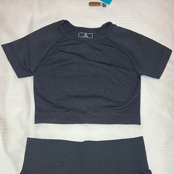 Amazon - Women Seamless Workout Outfit 2 Piece Set - Heather Grey/Dark Blue - Picture 4 of 6